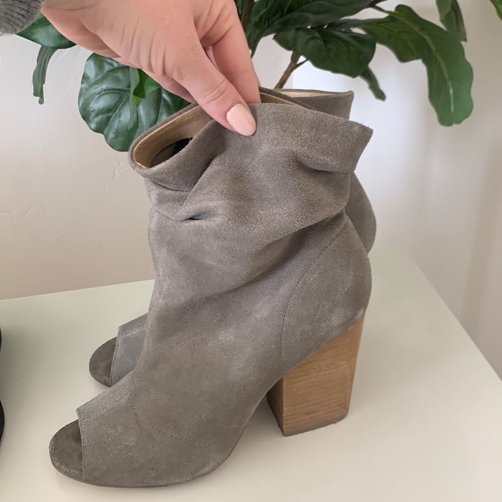 Chinese Laundry ankle boot